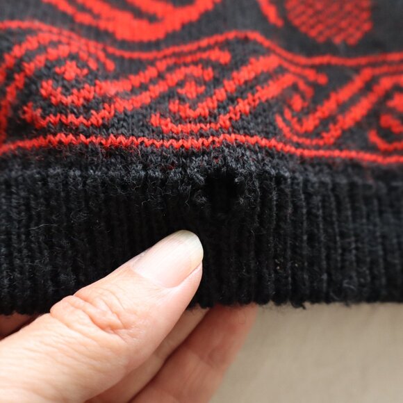 Pendleton Vintage Women's 100% Wool Cardigan Red Black Scroll Design Size Med - Picture 8 of 9